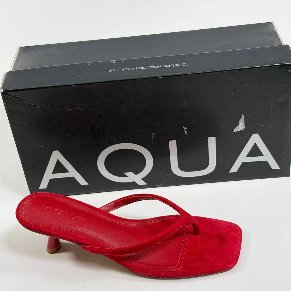 AQUA Ebony Size-6M Womens Red Suede Square Toe Kitten Heel Thong Sandals